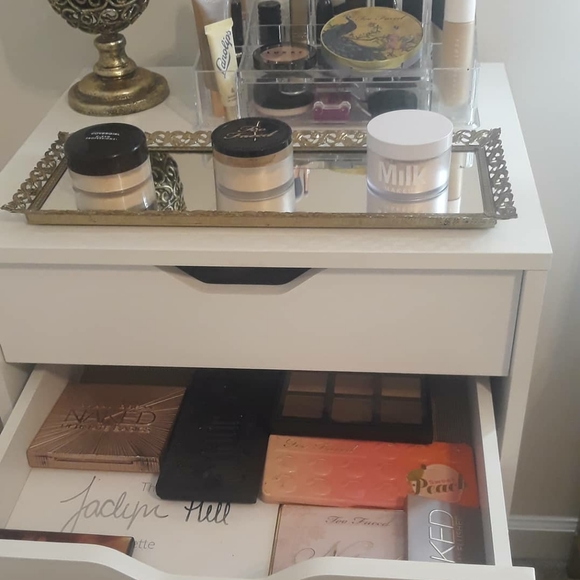 Meet your Posher, Carly - Picture 16 of 16